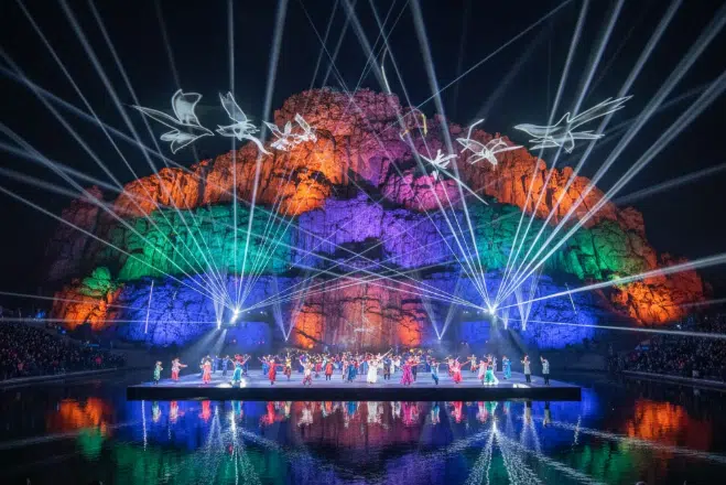 Lighting Solutions for Outdoor Immersive Shows: Engineering for Extreme Environments